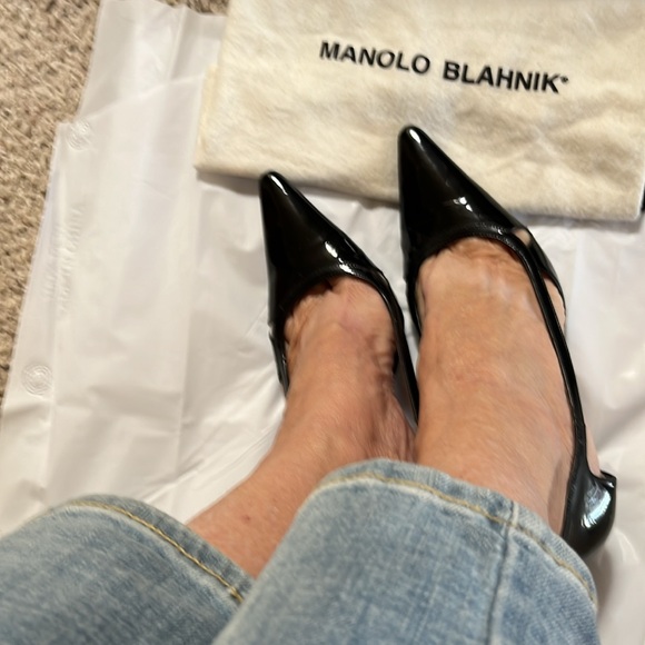 EUC MANOLO BLAHNIK PUMPS - Picture 8 of 12